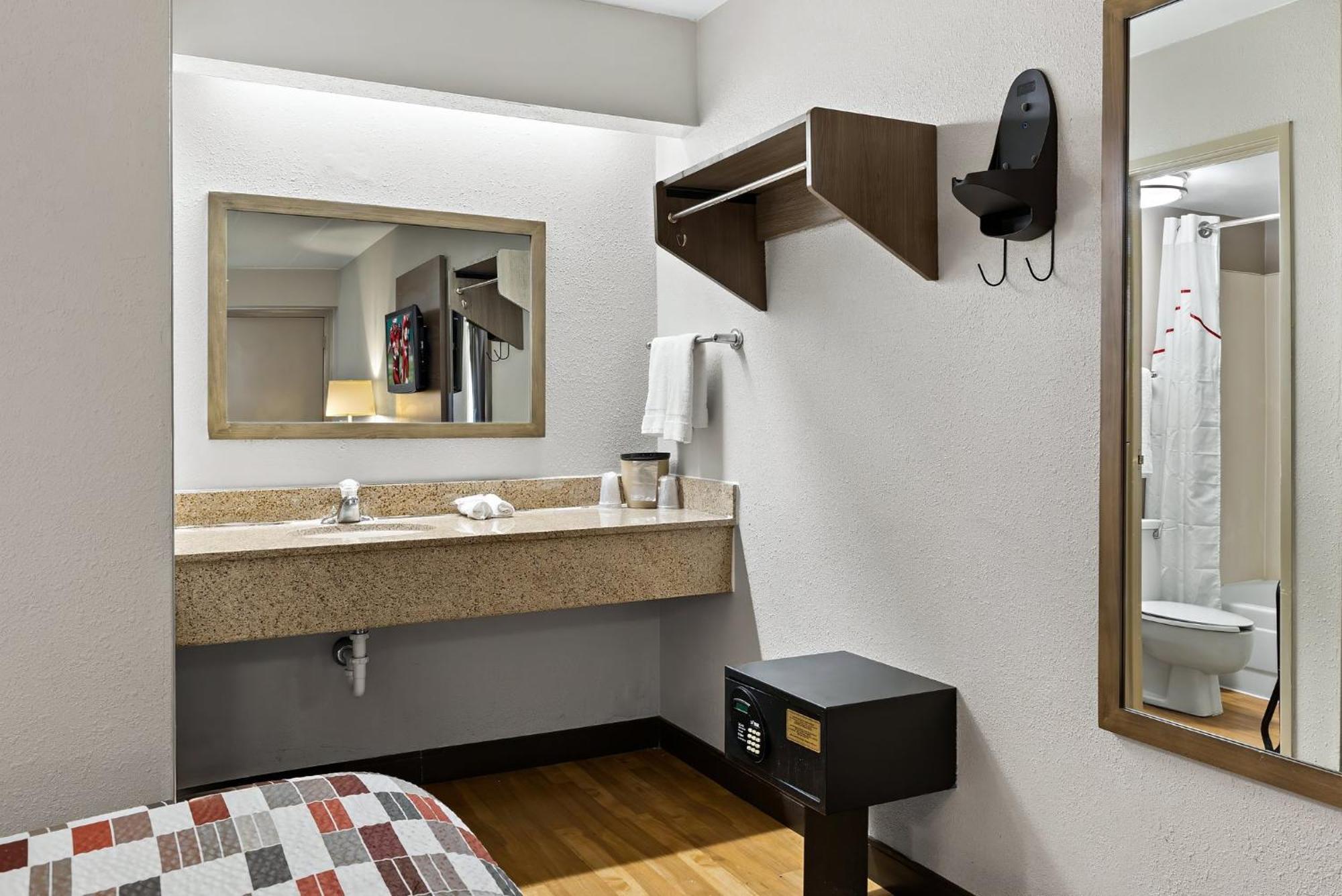 Red Roof Inn Cleveland - Independence Exterior photo